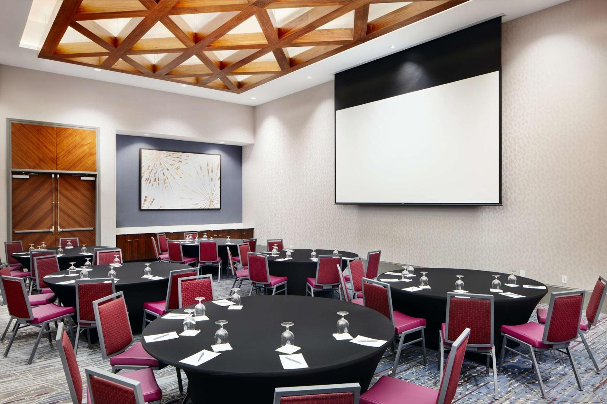 Embassy Suites By Hilton Atlanta Airport North Hapeville Esterno foto