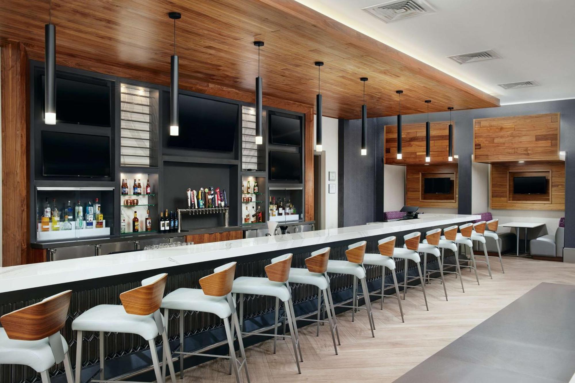 Embassy Suites By Hilton Atlanta Airport North Hapeville Esterno foto