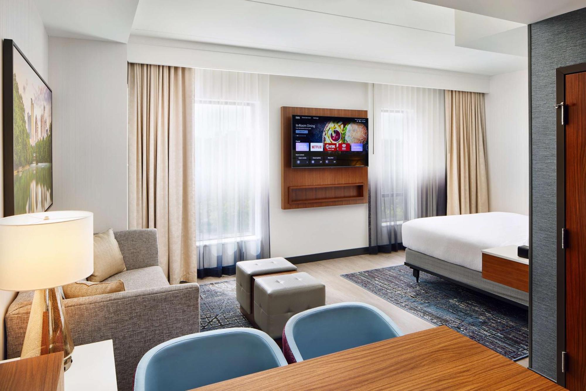 Embassy Suites By Hilton Atlanta Airport North Hapeville Esterno foto