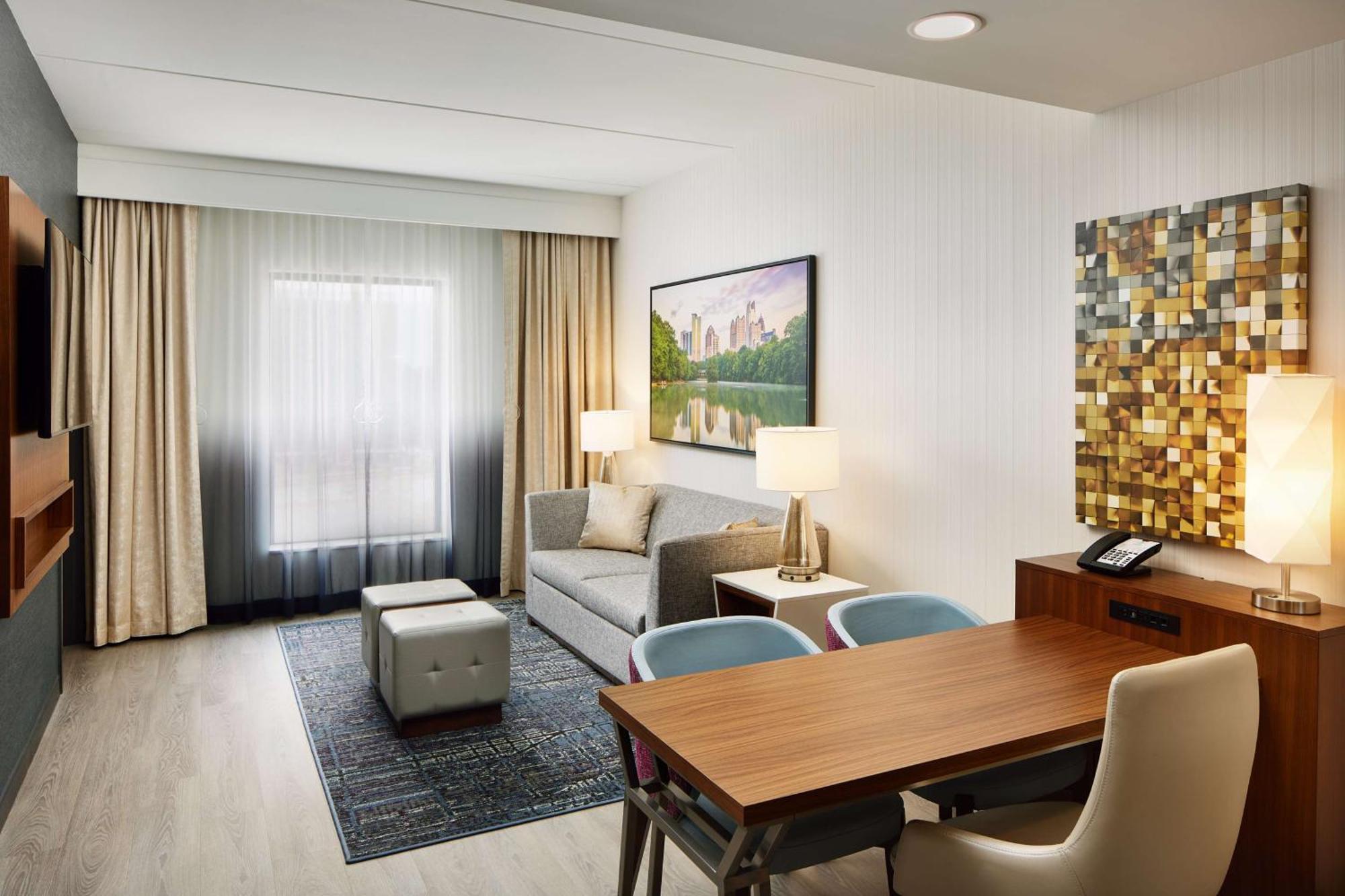 Embassy Suites By Hilton Atlanta Airport North Hapeville Esterno foto