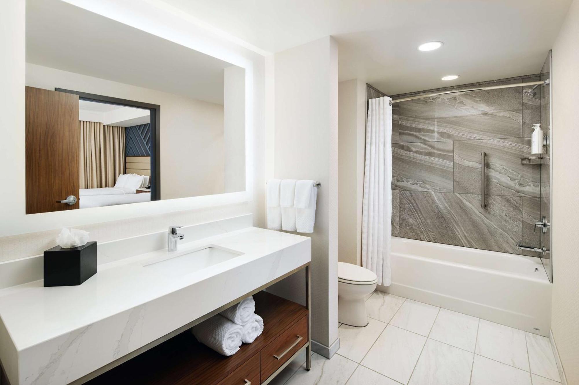 Embassy Suites By Hilton Atlanta Airport North Hapeville Esterno foto