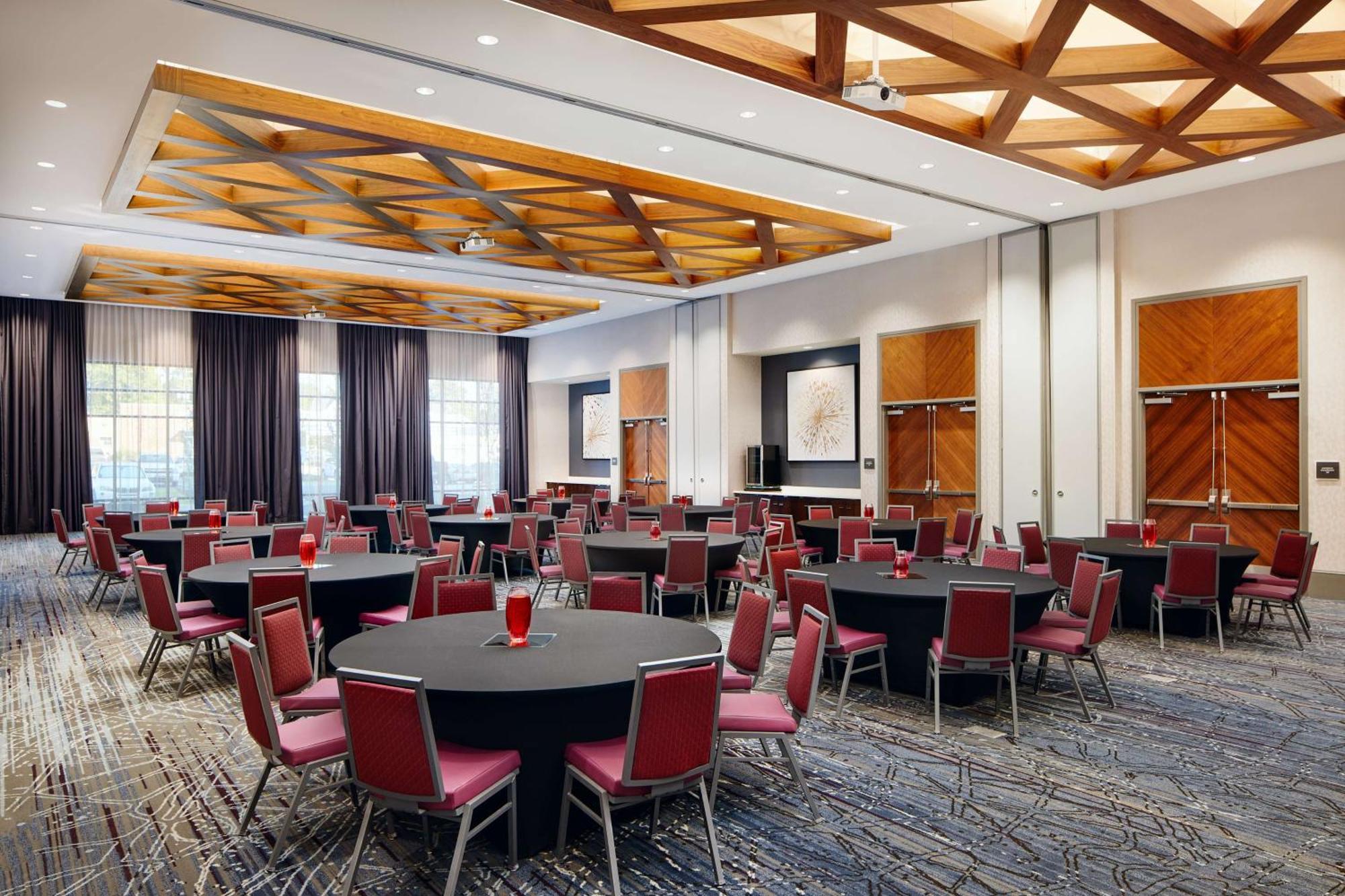 Embassy Suites By Hilton Atlanta Airport North Hapeville Esterno foto
