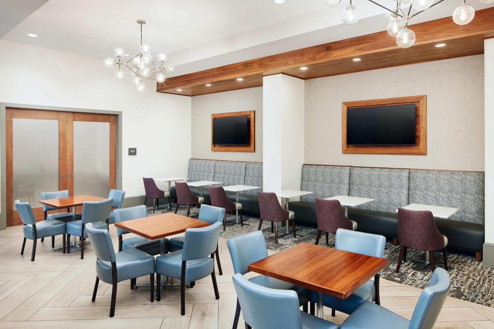Embassy Suites By Hilton Atlanta Airport North Hapeville Esterno foto